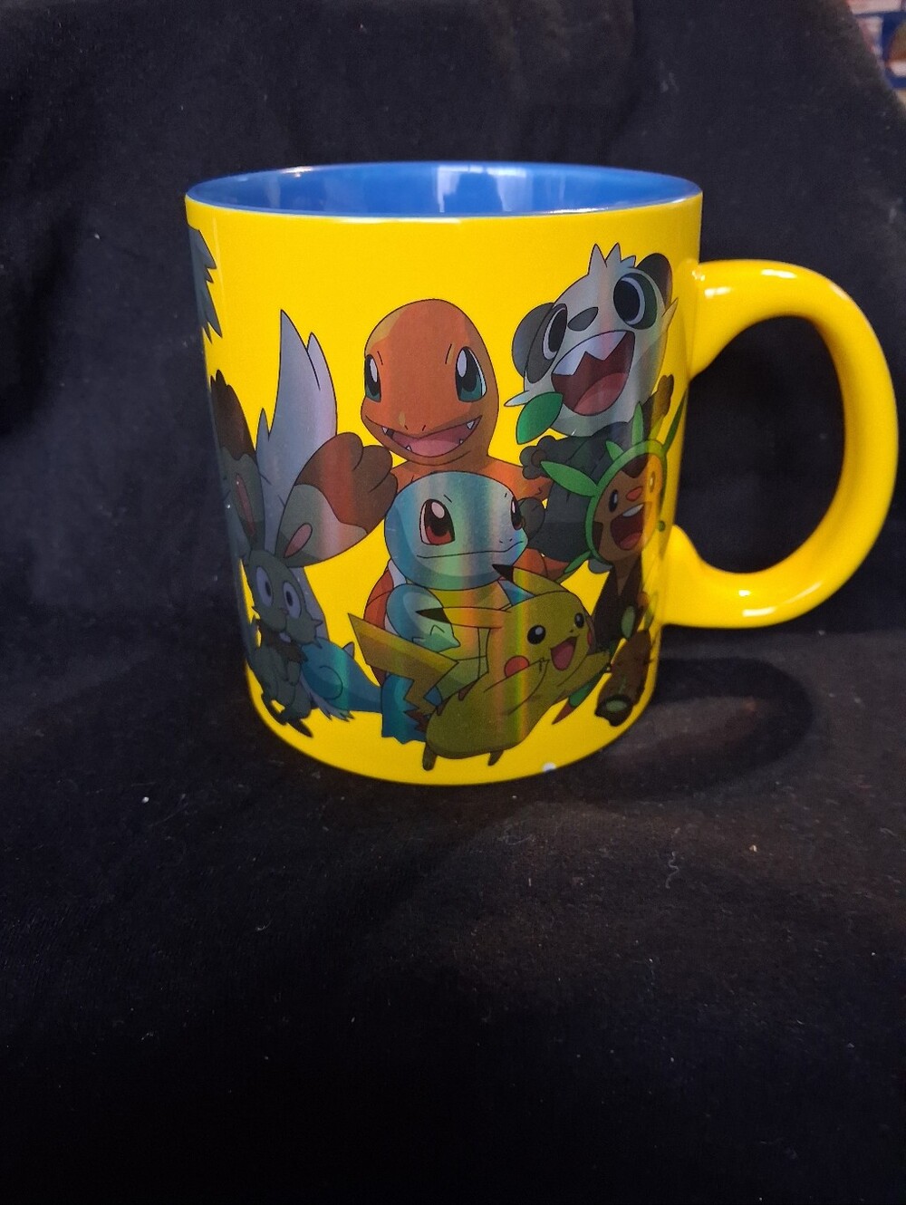VIBRANT YELLOW POKEMON 22 OUNCES CUP. 2014 VINTAGE. FAN FAVORITE CHARACTERS.